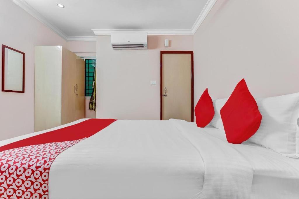 Pn Samy Inn Пондичерри Экстерьер фото